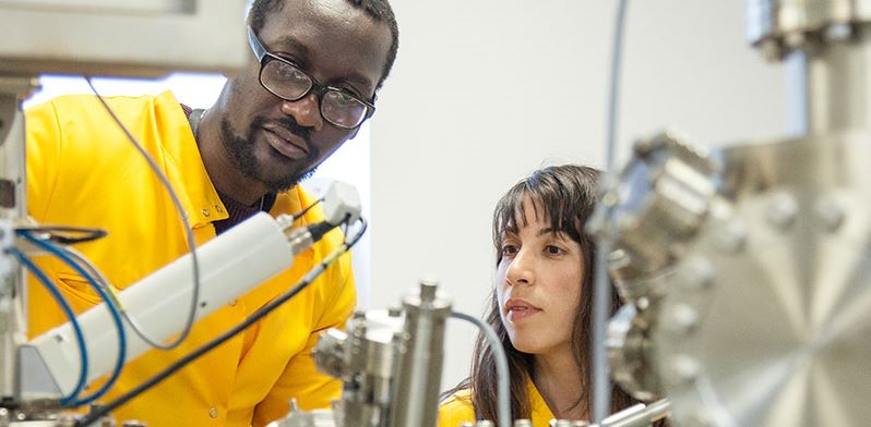 Students working with nanotechnology