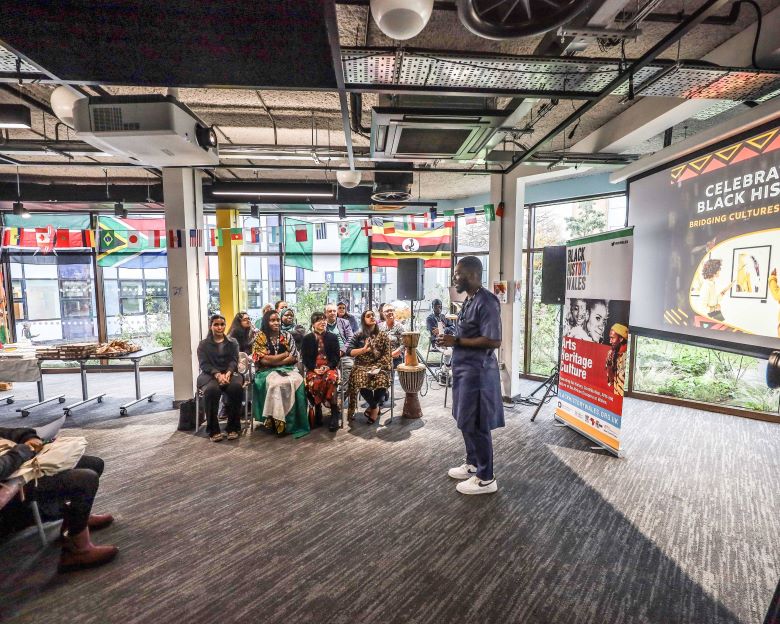 Arddangosfa Adennill y Naratif