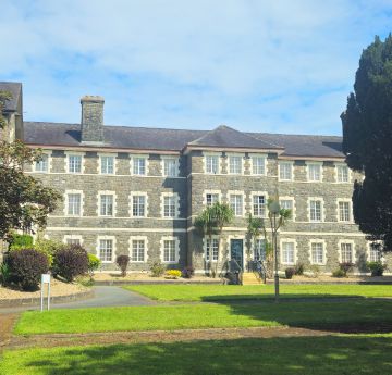 External image of the St.Davids Park Campus building.